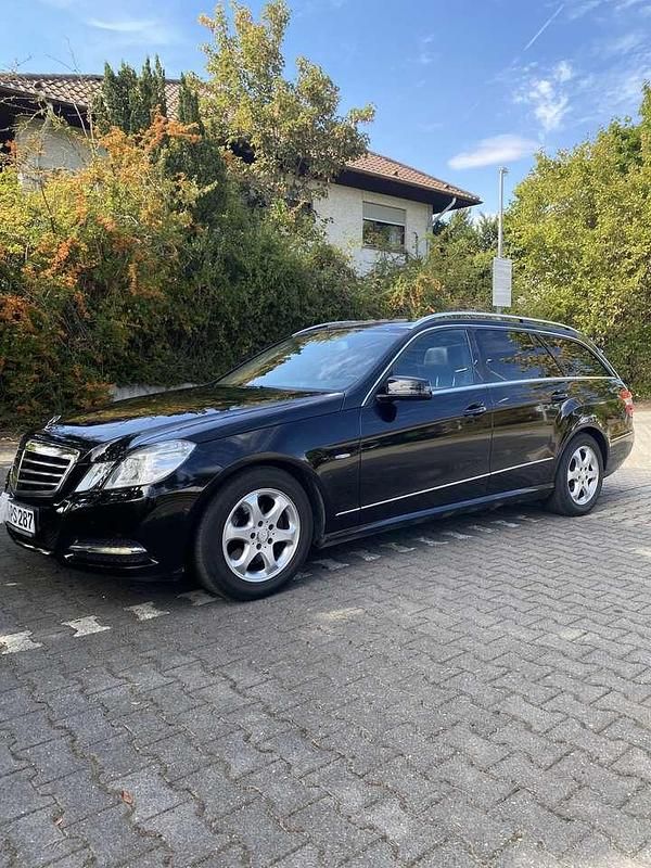 Gebraucht Mercedes E350 Avantgarde 265 PS (194 kW) 2011 Schwarz Kombi