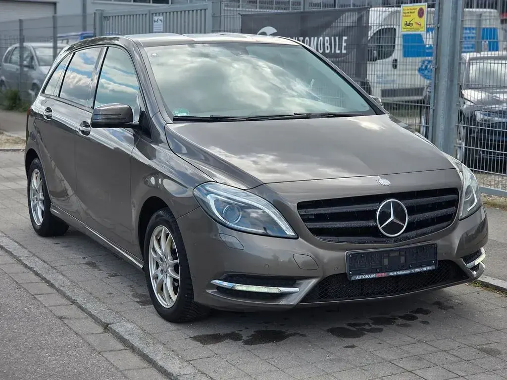 Gebraucht Mercedes B220 170 PS (125 kW) 2013 Braun Kleinwagen