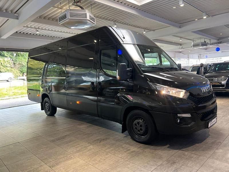 Braun Gebraucht 2016 Iveco Daily Van / Kleinbus | 16.490 € (Fairer Preis) - Bild 1/4
