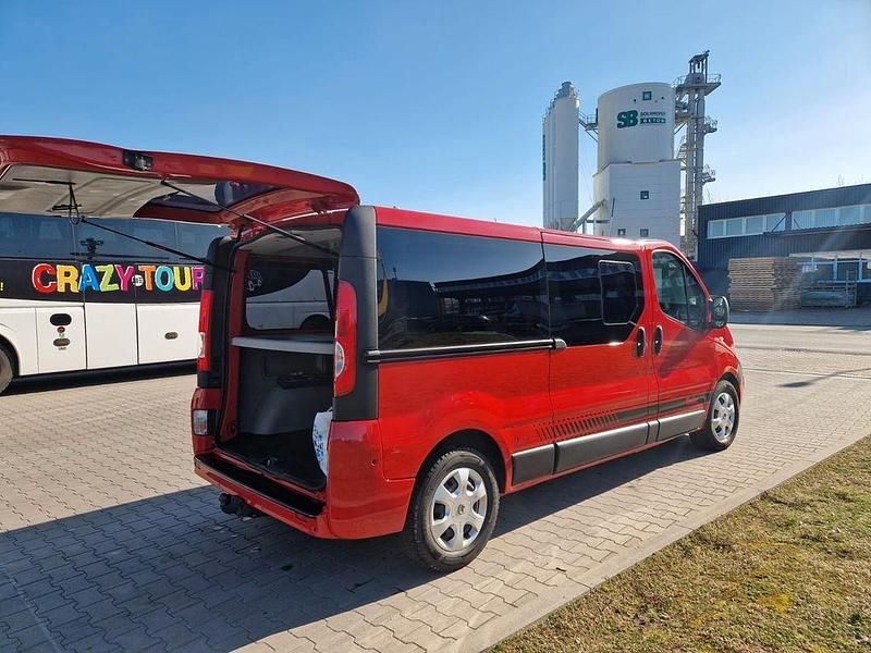 Gebraucht Renault Trafic 114 PS (83 kW) 2013 Rot Van / Kleinbus