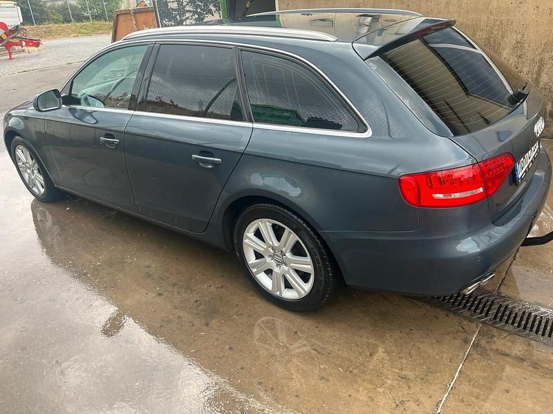 Blau Gebraucht 2008 Audi A4 Kombi | 12.000 € - Bild 1/4
