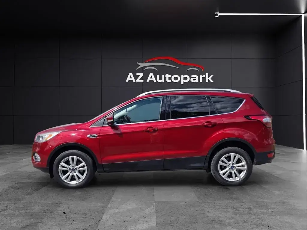 Używany Ford Kuga Cool & Connect 150 KM (110 kW) 2017 Czerwony SUV