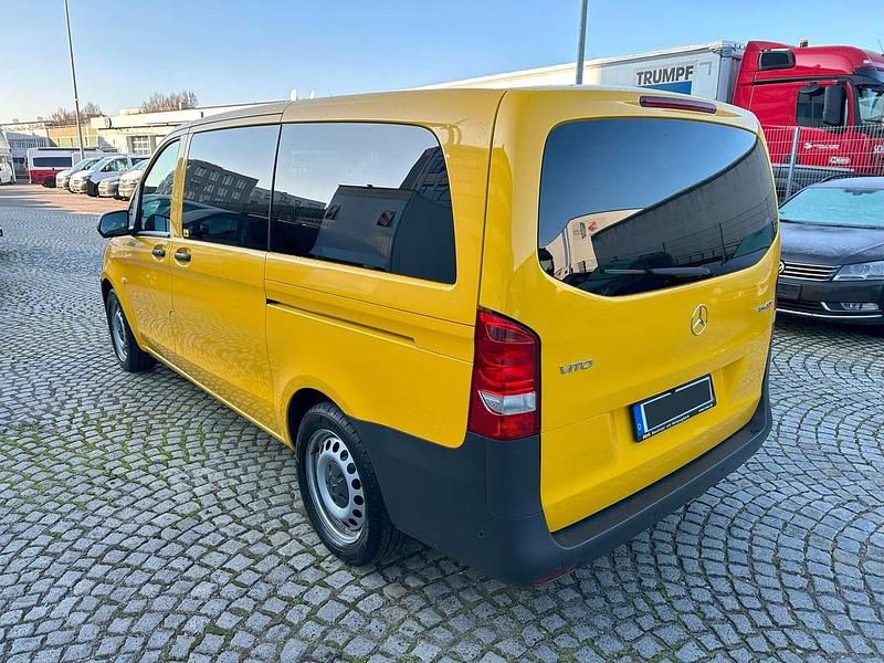Gebraucht Mercedes Vito 163 PS (119 kW) 2021 Gelb Van