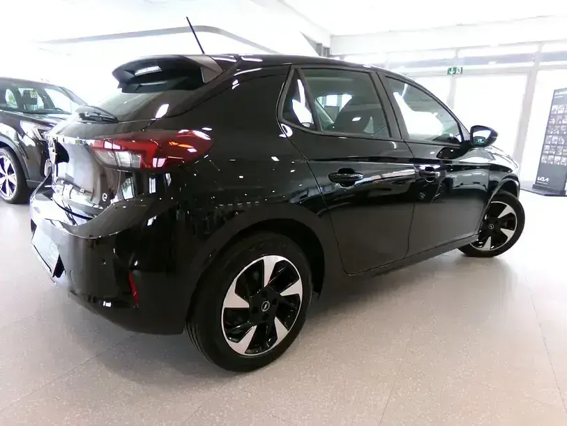 Gebraucht Opel Corsa-e Edition 100 kW (136 PS) 2023 Schwarz perla nera Kleinwagen