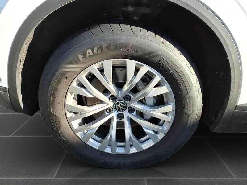 Gebraucht VW Touareg Basis 231 PS (169 kW) 2023 Pure white SUV