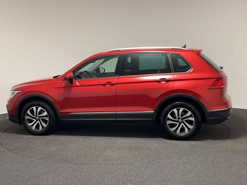 Gebraucht VW Tiguan Active 150 PS (110 kW) 2023 Kings red metallic SUV