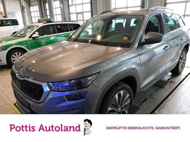 Grau Gebraucht 2023 Skoda Kodiaq Tour SUV | 31.977 € (Fairer Preis) - Bild 1/3