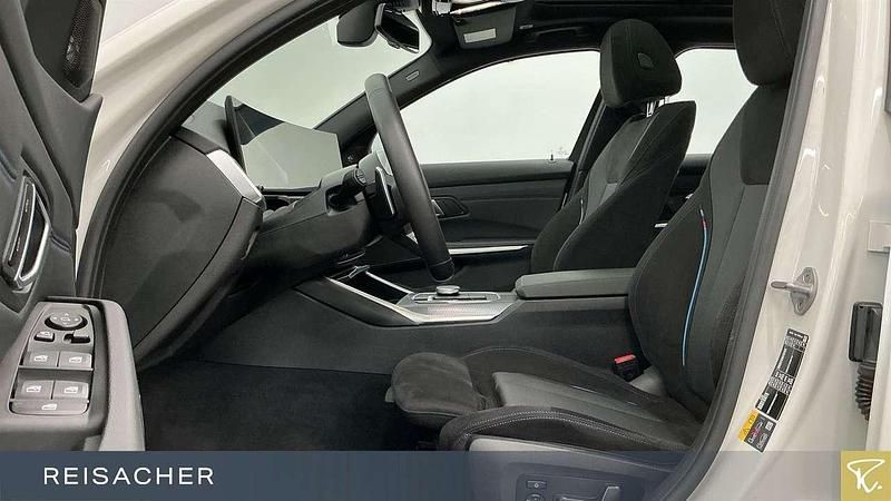 Gebraucht BMW 330e Comfort Edition 292 PS (214 kW) 2025 Alpinweiß uni Kombi