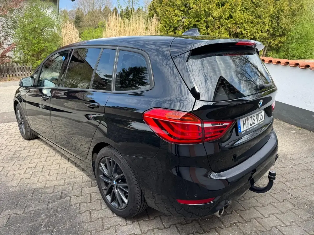 Gebraucht BMW 220 Gran Tourer Advantage 190 PS (139 kW) 2018 Schwarz Van / Kleinbus