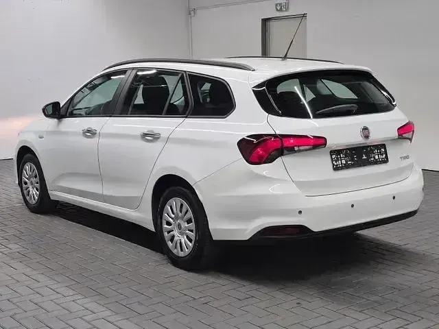 Usado Fiat Tipo Pop 120 CV (88 kW) 2018 Blanco Familiar