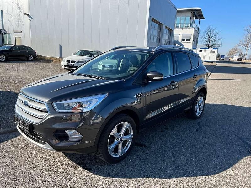 Gebraucht Ford Kuga Titanium 180 PS (132 kW) 2017 Gray metallic SUV