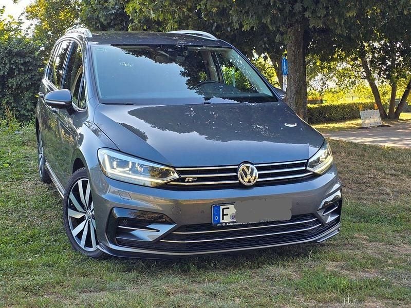 Grau Gebraucht 2019 VW Touran R-line Van / Kleinbus | 20.399 € (Guter Preis) - Bild 1/4