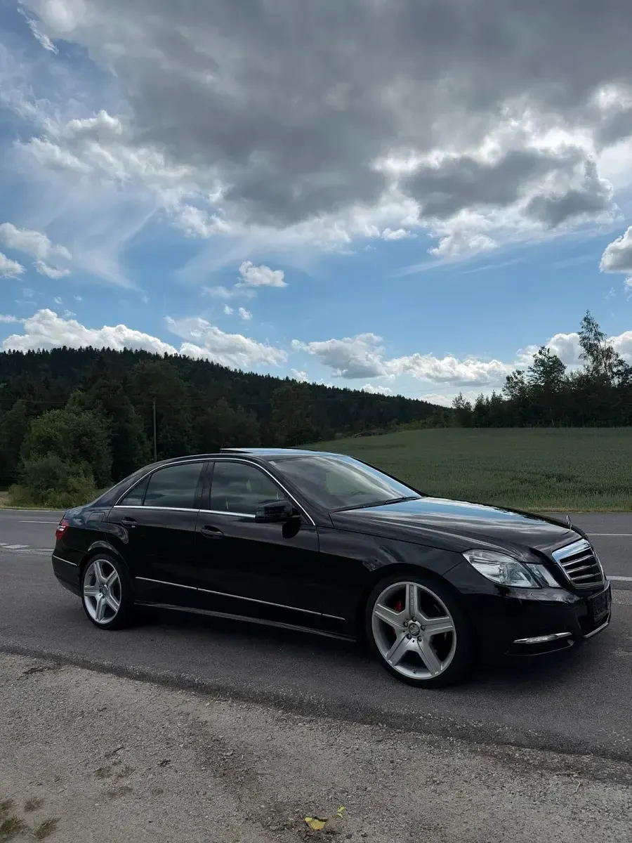 Gebraucht Mercedes E350 Avantgarde 265 PS (194 kW) 2012 Schwarz Limousine