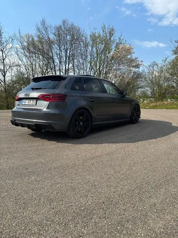 Gebraucht Audi S3 Ambiente 300 PS (220 kW) 2015 Grau Limousine