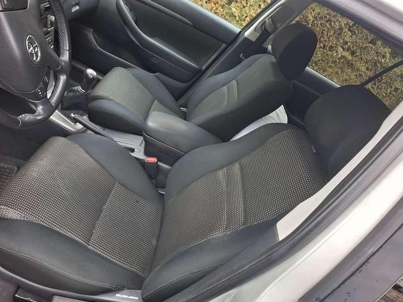 Gebraucht Toyota Avensis Edition 129 PS (94 kW) 2007 Silver metallic Kombi