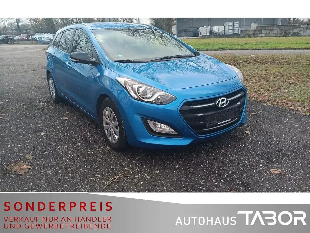 Gebraucht Hyundai i30 Trend 110 PS (80 kW) 2017 Ara blue Kombi