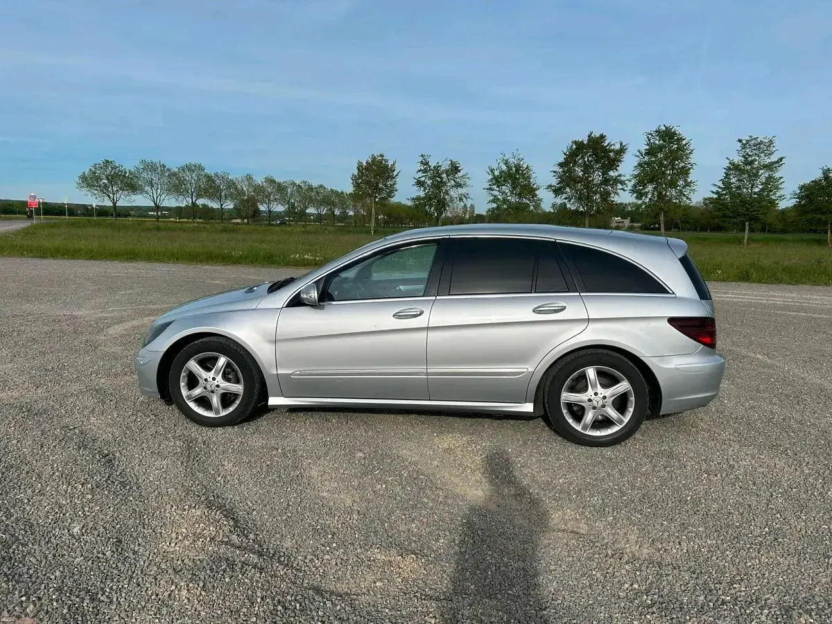 Gebraucht Mercedes R320 224 PS (164 kW) 2006 Silber Van / Kleinbus