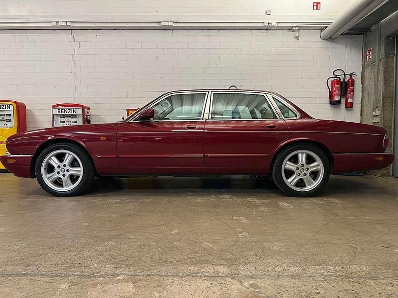 Rot Gebraucht 2000 Jaguar XJ Sovereign Limousine | 19.900 € - Bild 1/4