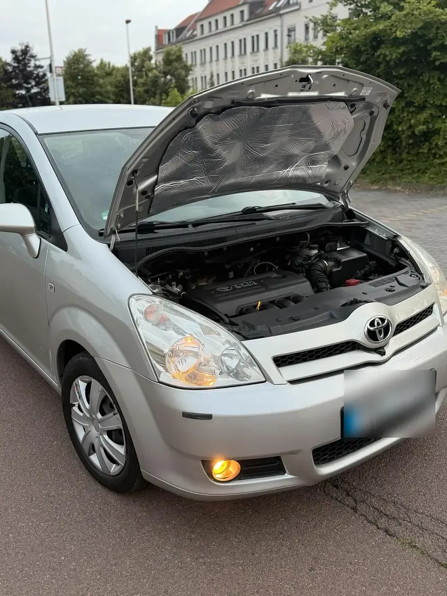 Gebraucht Toyota Corolla Verso 125 PS (91 kW) 2006 Silber Van / Kleinbus