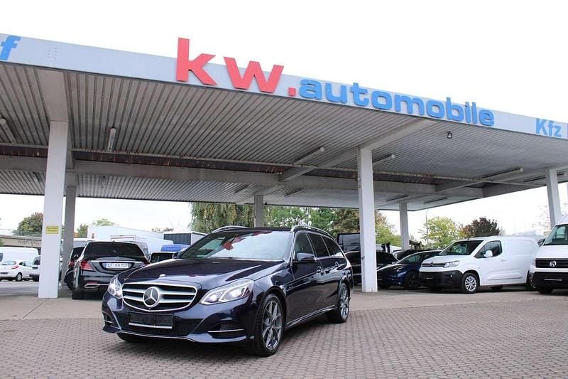 Cavansitblau Gebraucht 2016 Mercedes E250 Kombi | 19.900 € (Guter Preis) - Bild 1/4