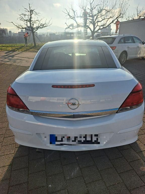 Gebraucht Opel Astra Cabriolet Edition 140 PS (102 kW) 2010 Weiß Cabrio
