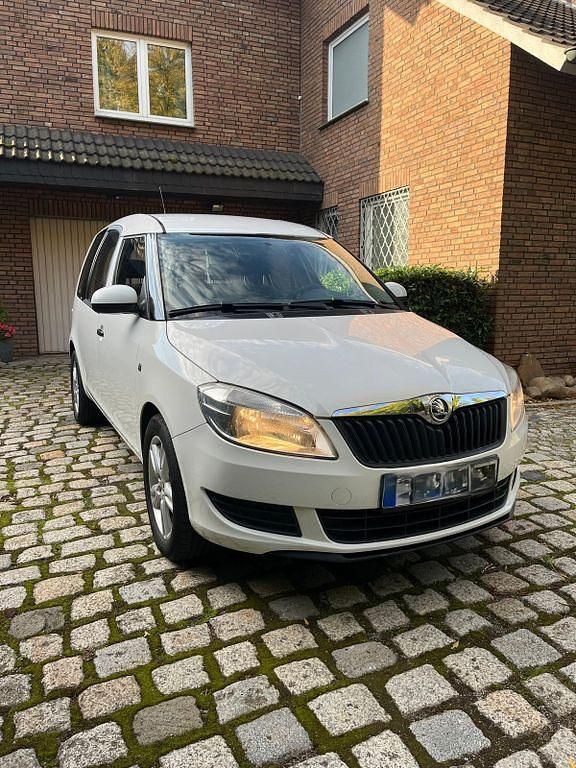 Weiß Gebraucht 2010 Skoda Roomster Van / Kleinbus | 2.740 € - Bild 1/4