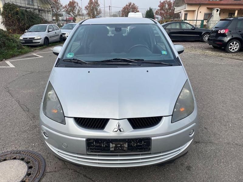 Gebraucht Mitsubishi Colt Invite 95 PS (69 kW) 2009 Silber Kleinwagen