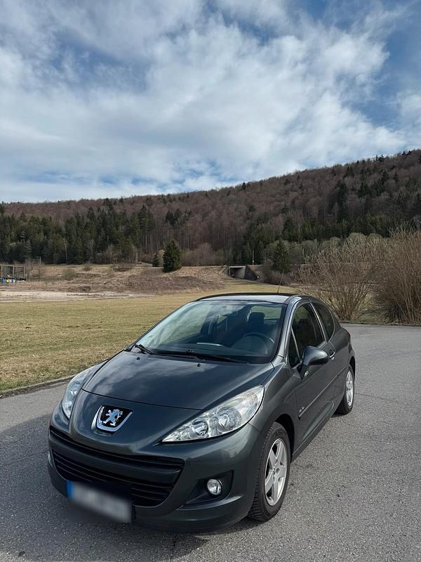 Gebraucht Peugeot 207 Urban Move 73 PS (53 kW) 2011 Grau Coupé