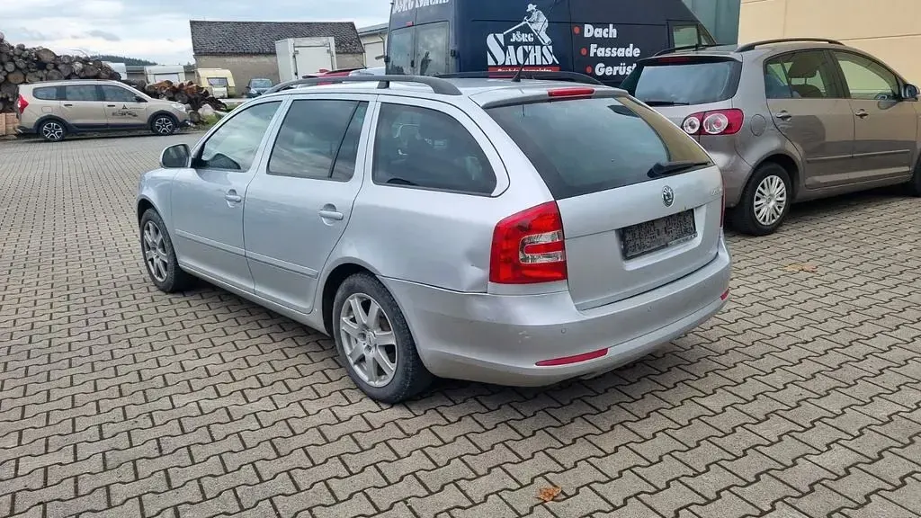 Gebraucht Skoda Octavia Elegance 160 PS (117 kW) 2010 Silber Kombi