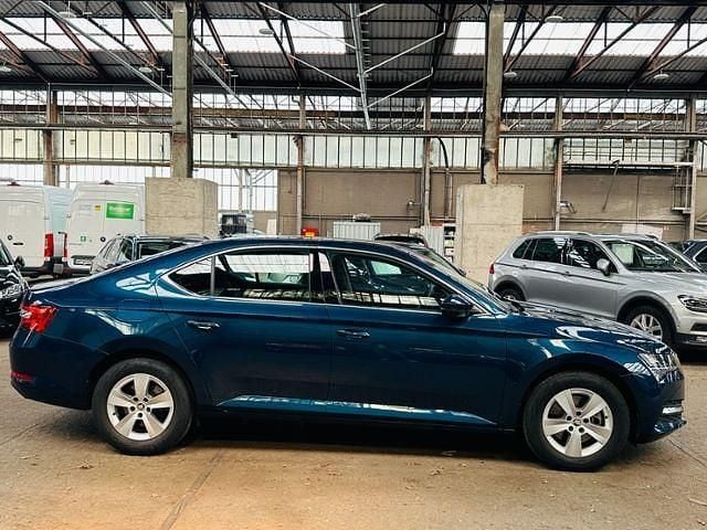 Gebraucht Skoda Superb Ambition 150 PS (110 kW) 2022 Blau Limousine