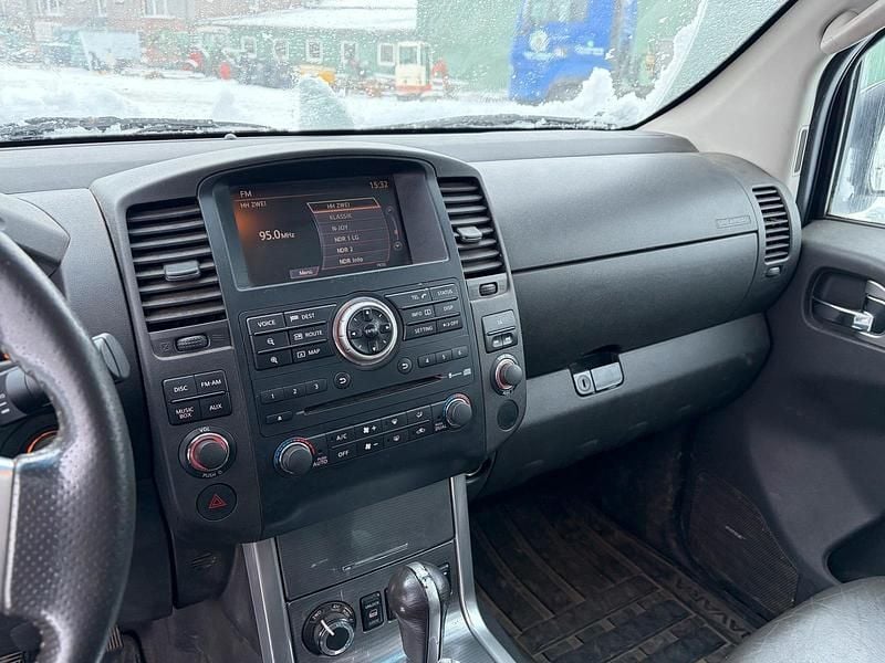 Gebraucht Nissan Navara 231 PS (169 kW) 2011 Schwarz Abholung