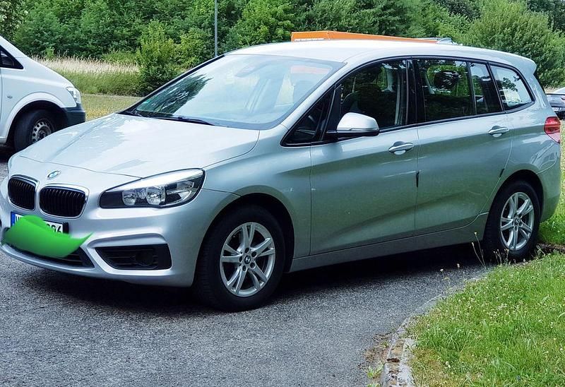 Silber Gebraucht 2016 BMW 216 Gran Tourer Performance Van / Kleinbus | 12.300 € (Fairer Preis) - Bild 1/4