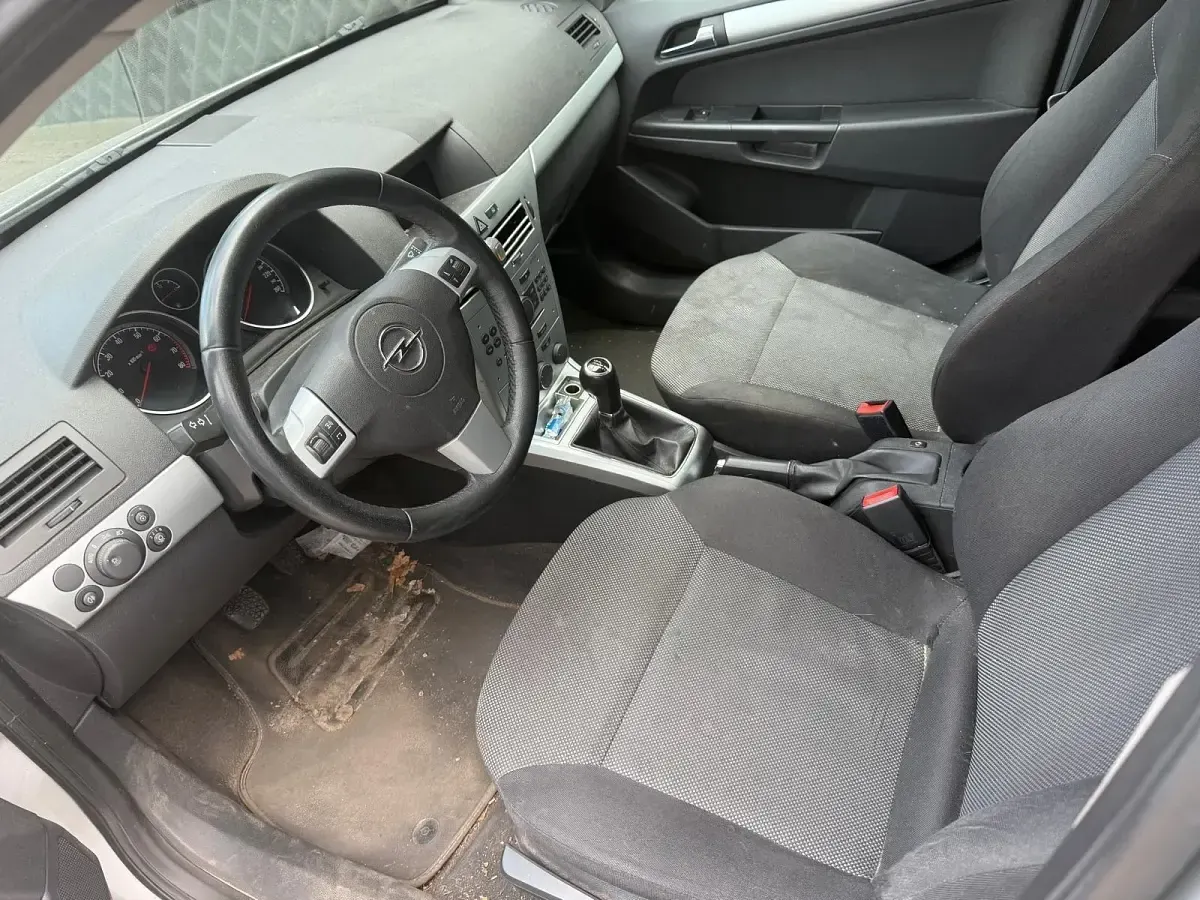 Gebraucht Opel Astra 90 PS (66 kW) 2009 Silber Limousine