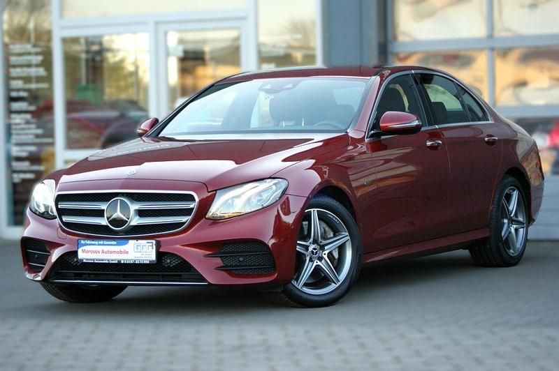 Designo hyazinthrot metallic Gebraucht 2019 Mercedes E300 AMG line Limousine | 36.800 € (Teuer) - Bild 1/4
