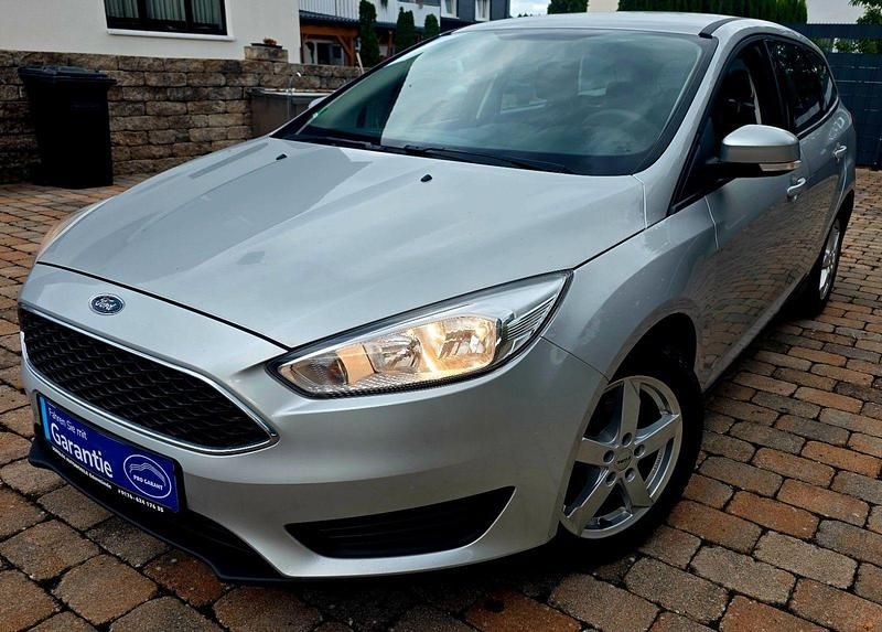 Silber Gebraucht 2017 Ford Focus Kombi | 6.499 € (Guter Preis) - Bild 1/4
