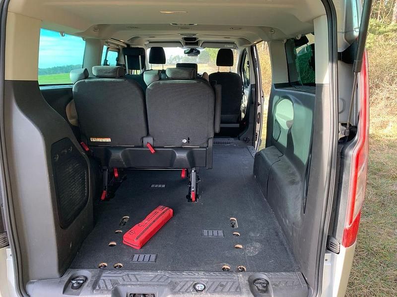 Gebraucht Ford Tourneo 155 PS (114 kW) 2015 Silber Van / Kleinbus