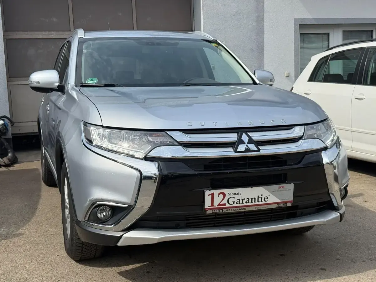 Gebraucht Mitsubishi Outlander Plus 150 PS (110 kW) 2015 Silber SUV