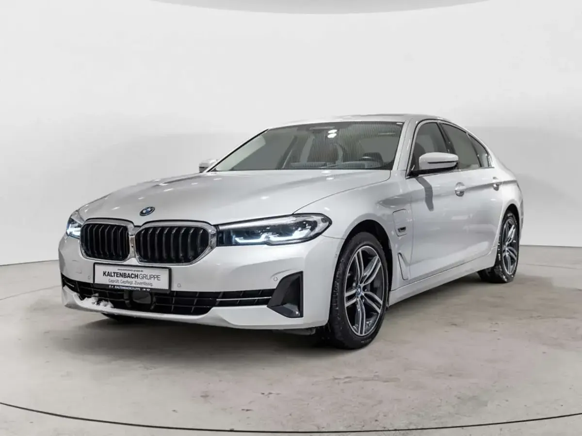Gebraucht BMW 530e Performance 292 PS (214 kW) 2022 Weiß Limousine