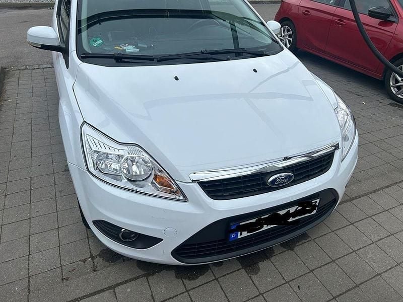 Gebraucht Ford Focus 101 PS (74 kW) 2010 Weiß Limousine