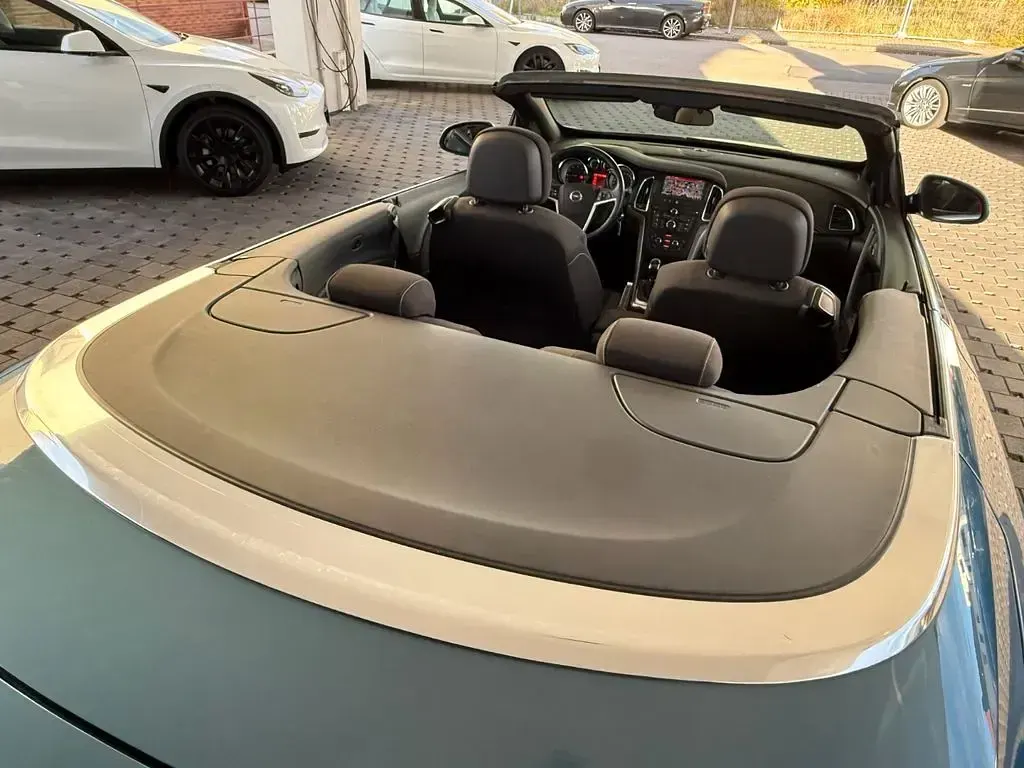 Gebraucht Opel Cascada Edition 120 PS (88 kW) 2014 Azur blau (m2) (metallic) Cabrio