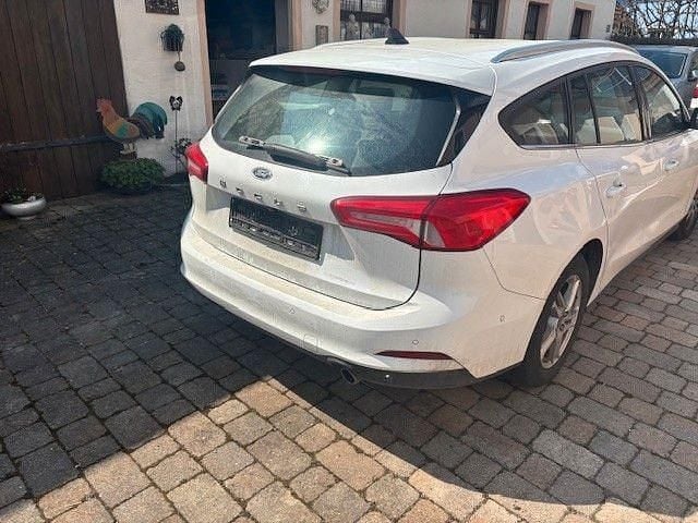 Gebraucht Ford Focus Cool & Connect 120 PS (88 kW) 2021 Weiß Limousine