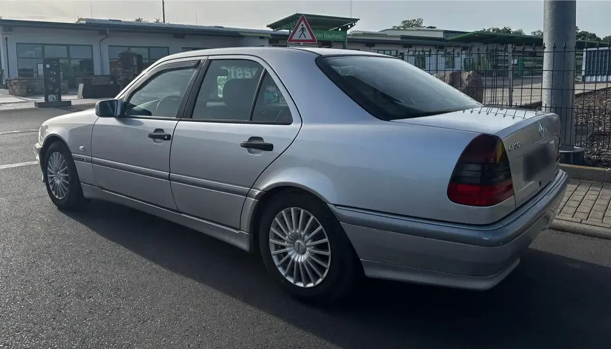 Gebraucht Mercedes C180 122 PS (89 kW) 1998 Silber Limousine