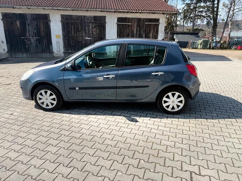 Gebraucht Renault Clio II 90 PS (66 kW) 2008 Blau Limousine