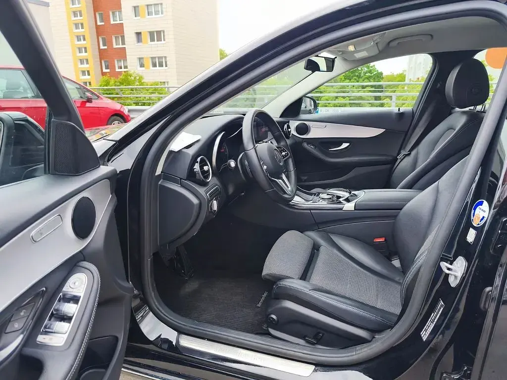 Gebraucht Mercedes C220 194 PS (142 kW) 2021 Schwarz Limousine