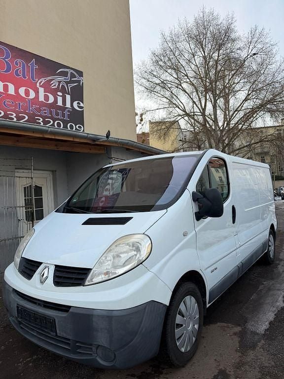 Gebraucht Renault Trafic 114 PS (83 kW) 2011 Weiß Van / Kleinbus