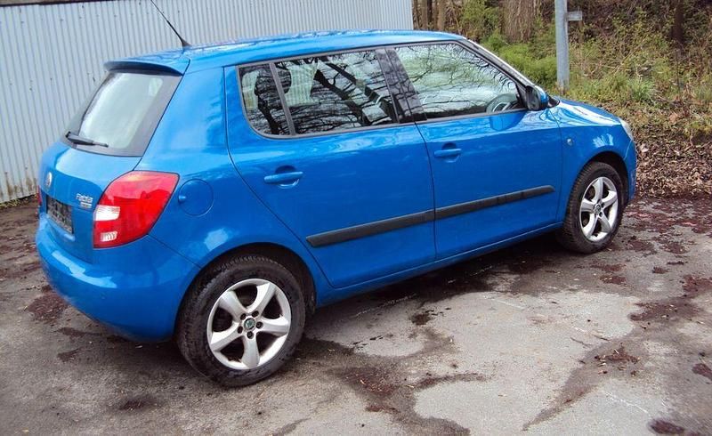 Gebraucht Skoda Fabia Style 86 PS (63 kW) 2010 Blau Limousine