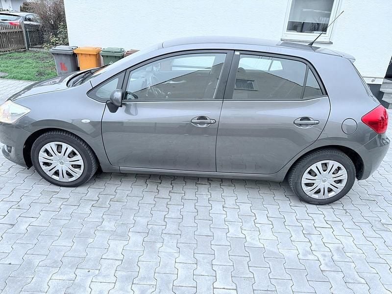 Gebraucht Toyota Auris Sol 126 PS (92 kW) 2009 Grau Kleinwagen
