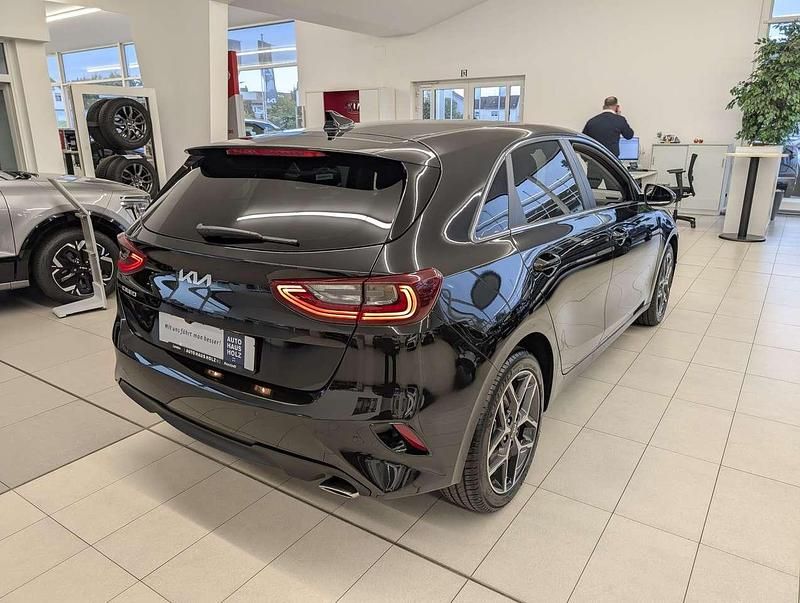 Neu Kia Ceed Style 140 PS (102 kW) 2025 Zilinaschwarz Kleinwagen