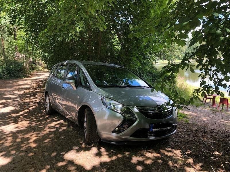 Silber Gebraucht 2012 Opel Zafira Tourer Sport Van / Kleinbus | 7.900 € (Guter Preis) - Bild 1/4
