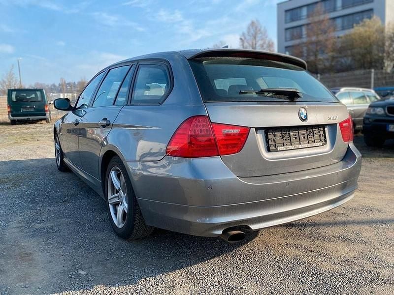 Gebraucht BMW 318 143 PS (105 kW) 2012 Grau Kombi